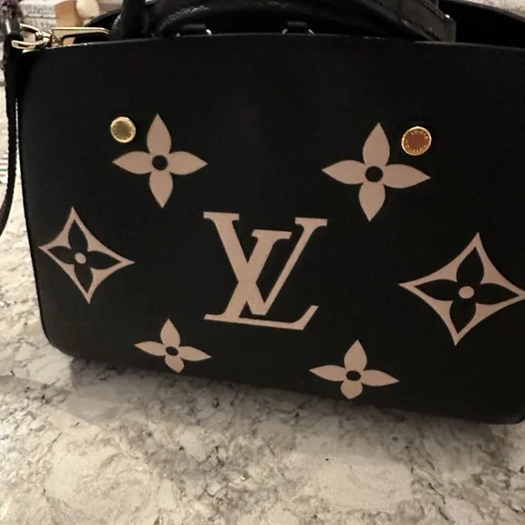 Louis Vuitton Monogram Giant Montaigne black and cream Beautiful handbag. - Picture 10 of 16